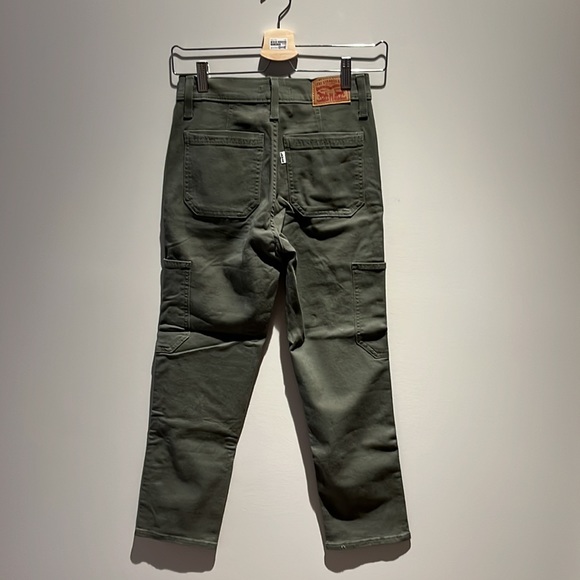 Levi’s 724 high rise straight crop cargo pants in olive green - Picture 4 of 6
